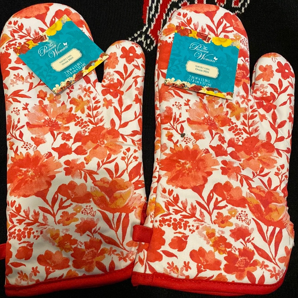 COPY - Set of 2 The Pioneer Woman Oven Mitts in Painterly Floral Pattern New Wi…